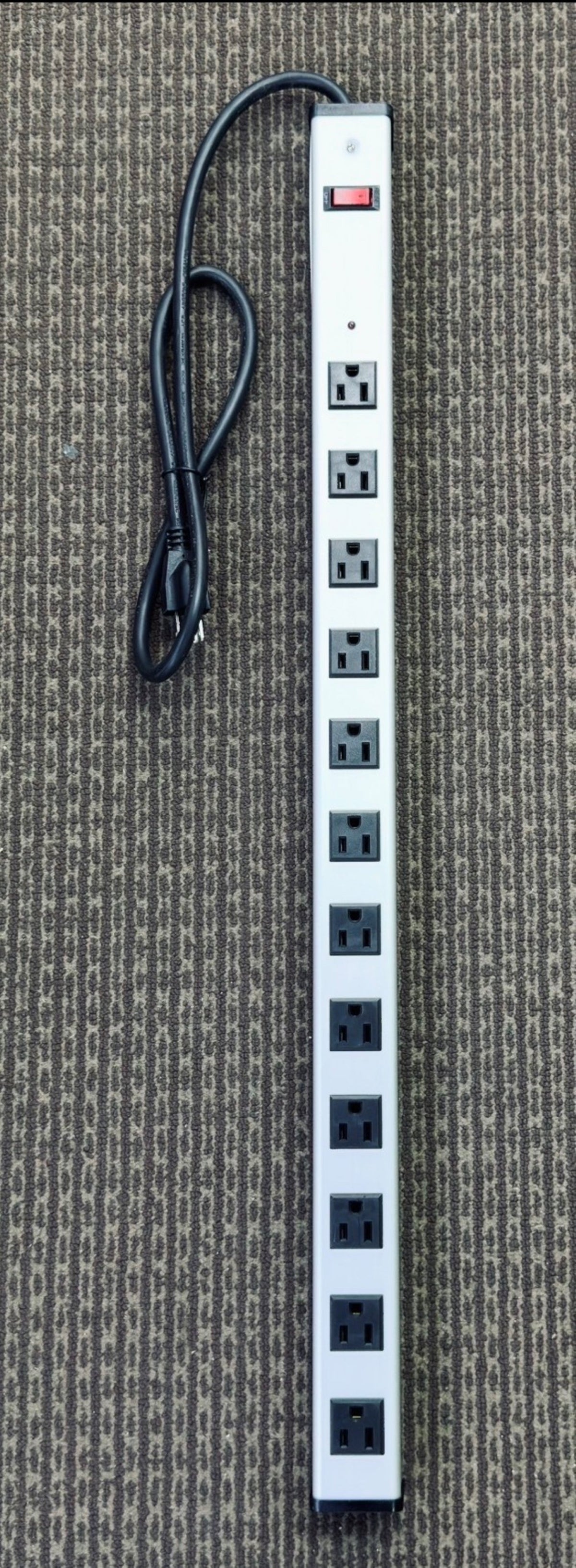 Multiprise parasurtenseur à 12 prises, avec cordon de 0,9 m, 125 V/15 A, certifiée UL cULus